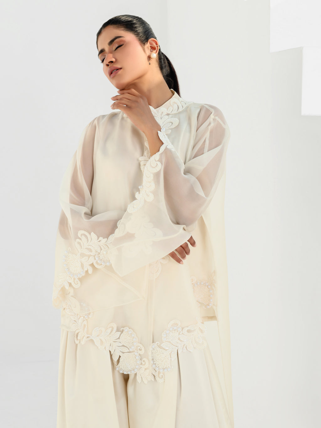 Lilly - Ivory