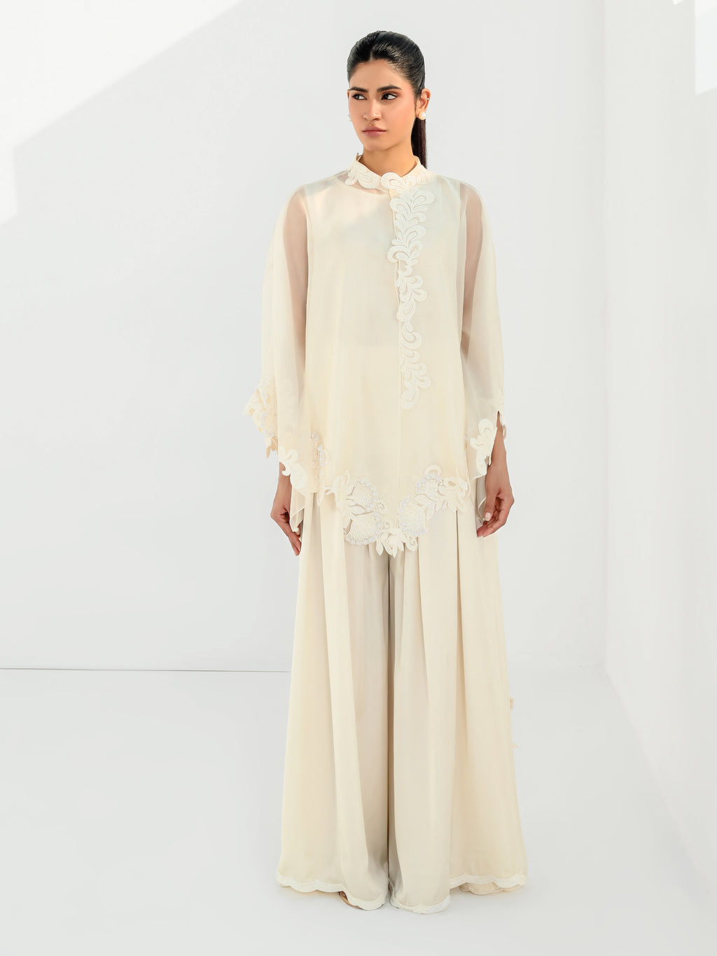 Lilly - Ivory