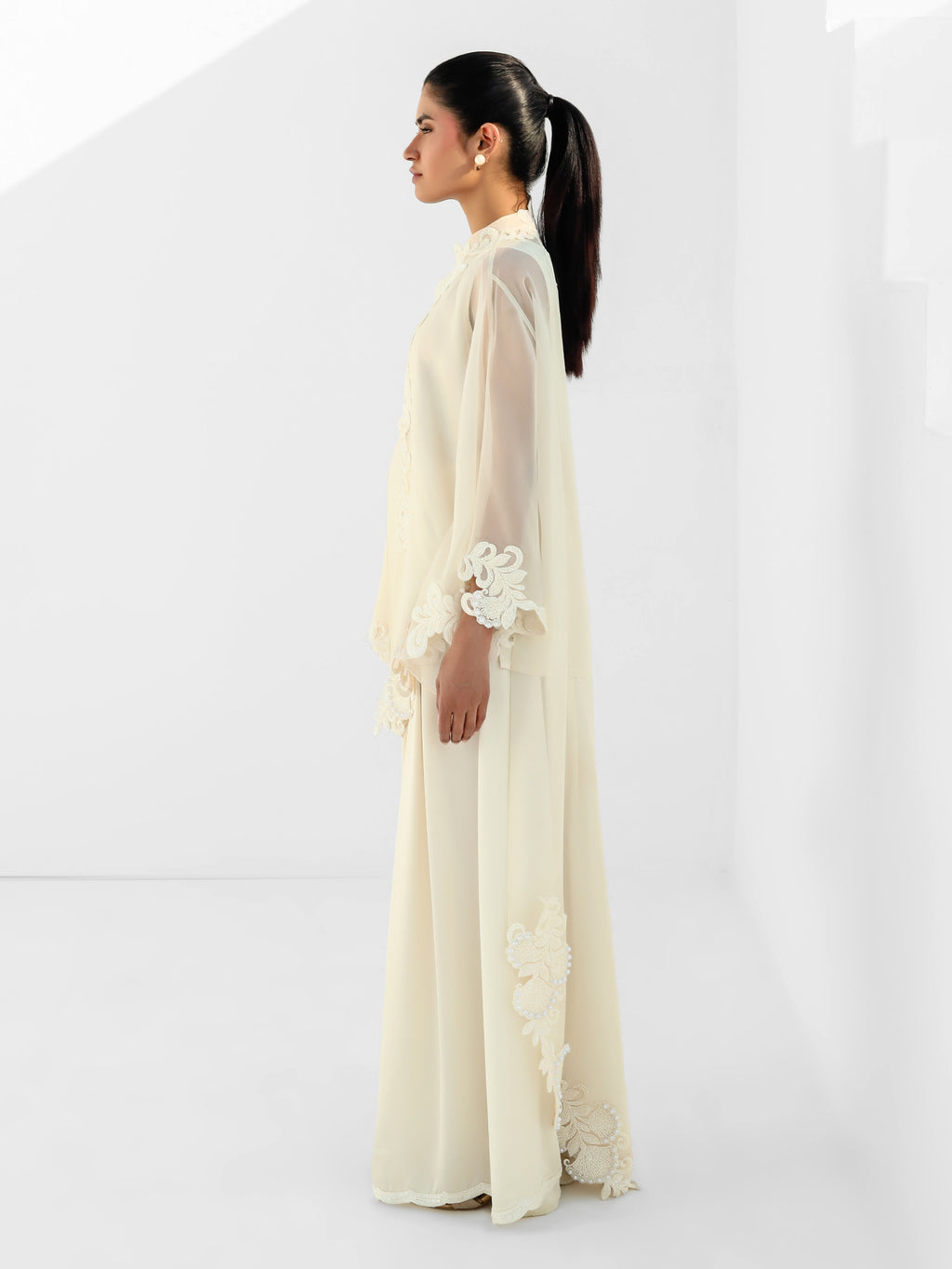 Lilly - Ivory